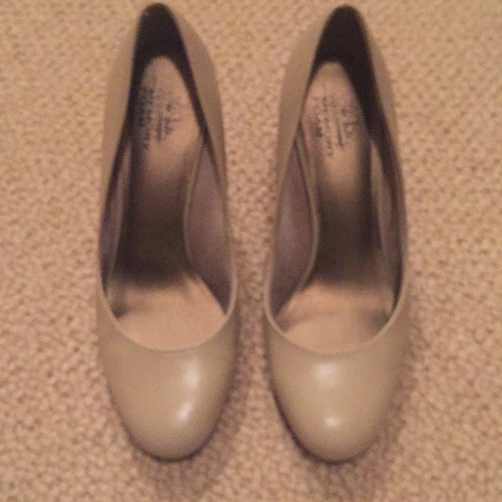 Beige Lifestride Velocity memory foam like new 7
